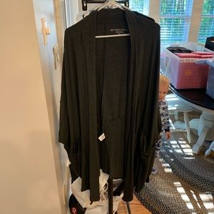 NWOT Beyond Yoga charcoal wrap cardigan